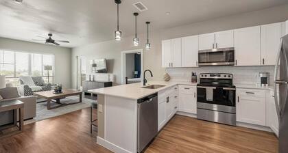 Landing | Chic 2BD, Clubhouse