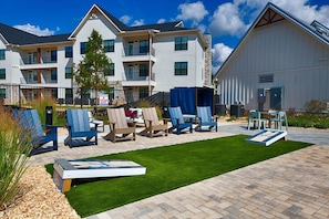 Terrace/patio - Landing | Chic 1BD, Gym, Pool (Madison)