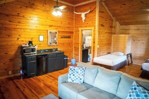 Living area - Mustang Cabin - Cozy Lodging at Horseshoe Canyon Ranch (Jasper)