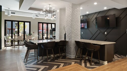 Landing | Stylish 1BD, Courtyard, Gym