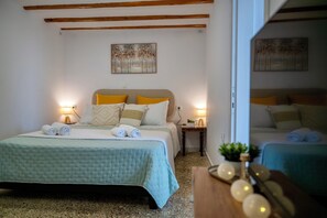 2 chambres, coffres-forts dans les chambres, fer et planche à repasser