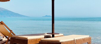 Island Stone house 15m from the beach.