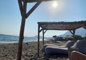 Plage, chaises longues