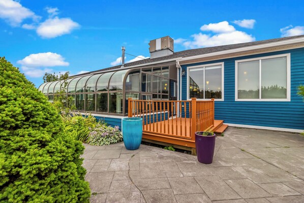 Terrace/patio - Bayview Inn (Bay Roberts)