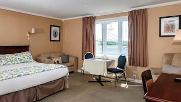 Premium Single Room, 1 King Bed, Kitchenette, Bay View