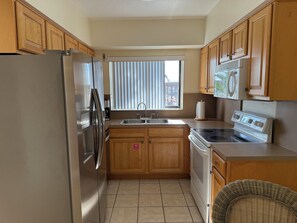 Micro-ondes, four, plaque de cuisson, lave-vaisselle