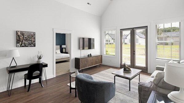 2 habitaciones, escritorio, tabla de planchar con plancha y wifi 