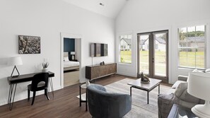 2 habitaciones, escritorio, tabla de planchar con plancha y wifi