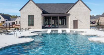 Landing | Beautiful 2BD, Clubhouse, Gym