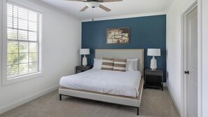 2 室のベッドルーム、デスク、アイロン / アイロン台、WiFi