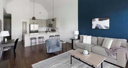 Landing | Beautiful 2BD, Clubhouse, Gym