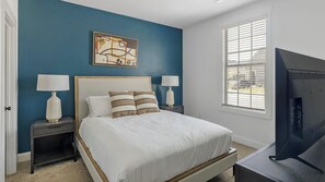 2 bedrooms, desk, iron/ironing board, WiFi - Landing | Modern 2BD, Gym, Clubhouse (Athens)