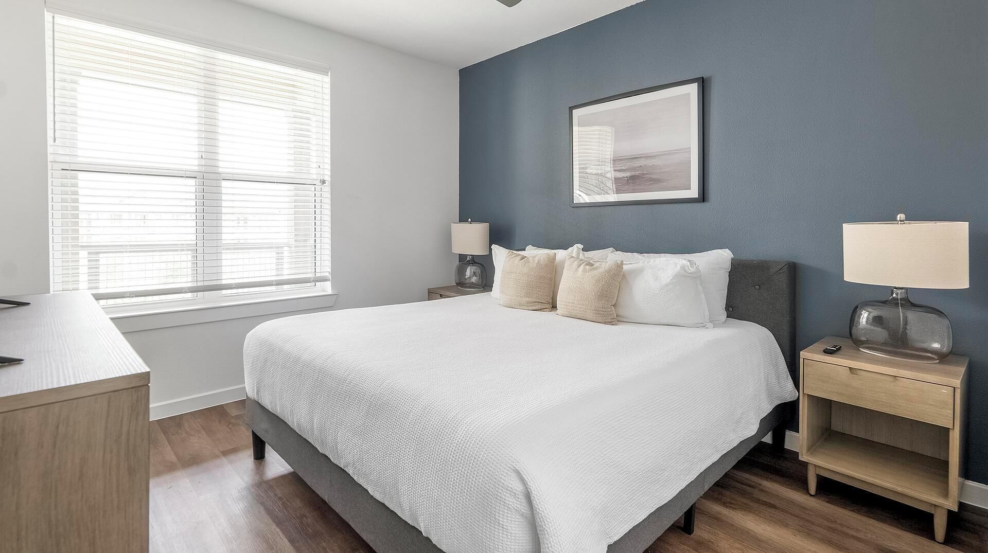 1 habitación, escritorio, tabla de planchar con plancha y wifi 