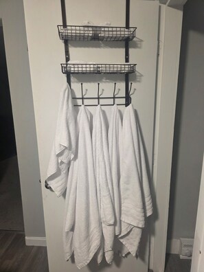 Interior - Charming Brand New & Fully Furnished 2-bedroom house in amazing Manchester (Manchester)