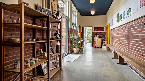 A hallway with brick walls, wooden shelves, and a concrete floor. - Awesome home in Spøttrup (Spøttrup)