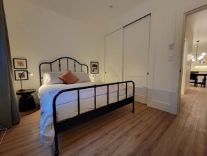 1 bedroom, WiFi, bed sheets - Quince Cottage - Quiet and relaxed (Victoria)