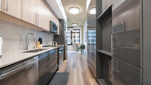 Kühlschrank, Esstisch