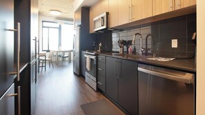 Kühlschrank, Esstisch