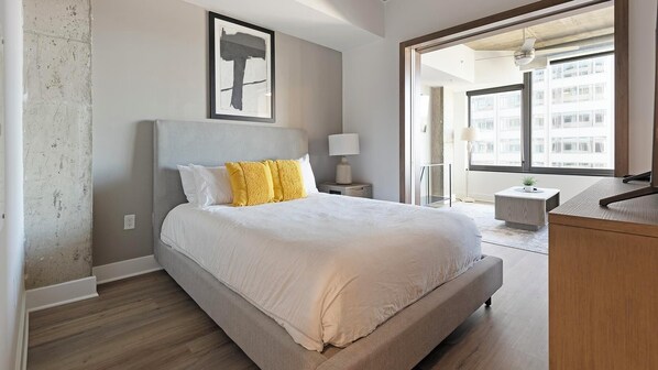 1 bedroom, desk, iron/ironing board, WiFi