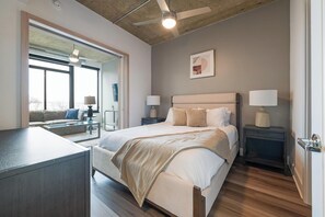 1 bedroom, desk, iron/ironing board, WiFi - Landing at Three Collective - 1 Bedroom in Fall... (Arlington)