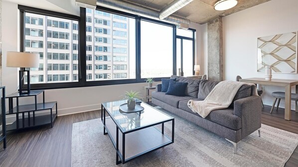 Smart TV - Landing | Stunning 1BD, Gym, Game Room (Arlington)