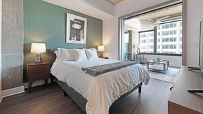 1 bedroom, desk, iron/ironing board, WiFi - Landing | Stunning 1BD, Gym, Game Room (Arlington)