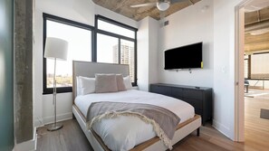 2 habitaciones, escritorio, tabla de planchar con plancha y wifi 