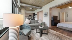 1 soverom, skrivebord, strykejern/-brett og wi-fi