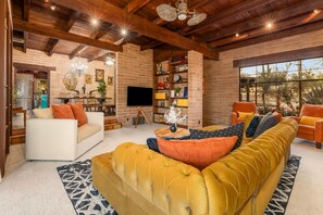 Smart TV - Group Retreat Tucson Foothills Mountain Views Epic (Tucson)