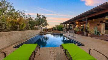 Kolam renang outdoor