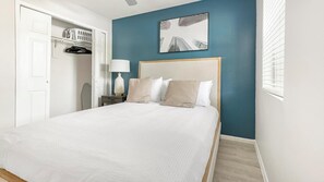 Bureau, fer et planche à repasser, Wi-Fi, draps fournis