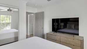 2 soverom, skrivebord, strykejern/-brett og wi-fi