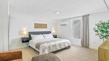 4 bedrooms, iron/ironing board, WiFi, bed sheets