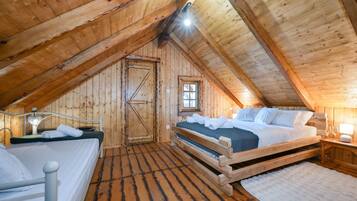 2 bedrooms, iron/ironing board, travel cot, free WiFi