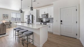 Kühlschrank, Esstisch