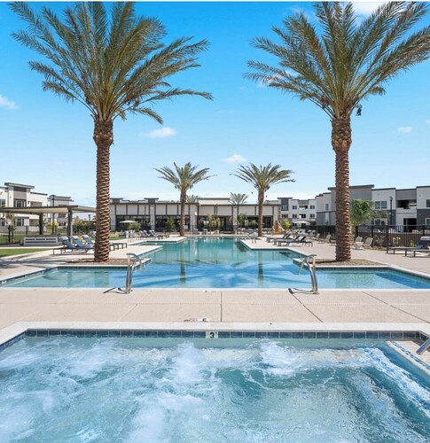 Landing | Chic 1BD, Pool, Clubhouse