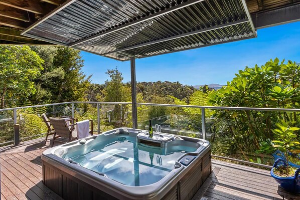 Outdoor spa tub