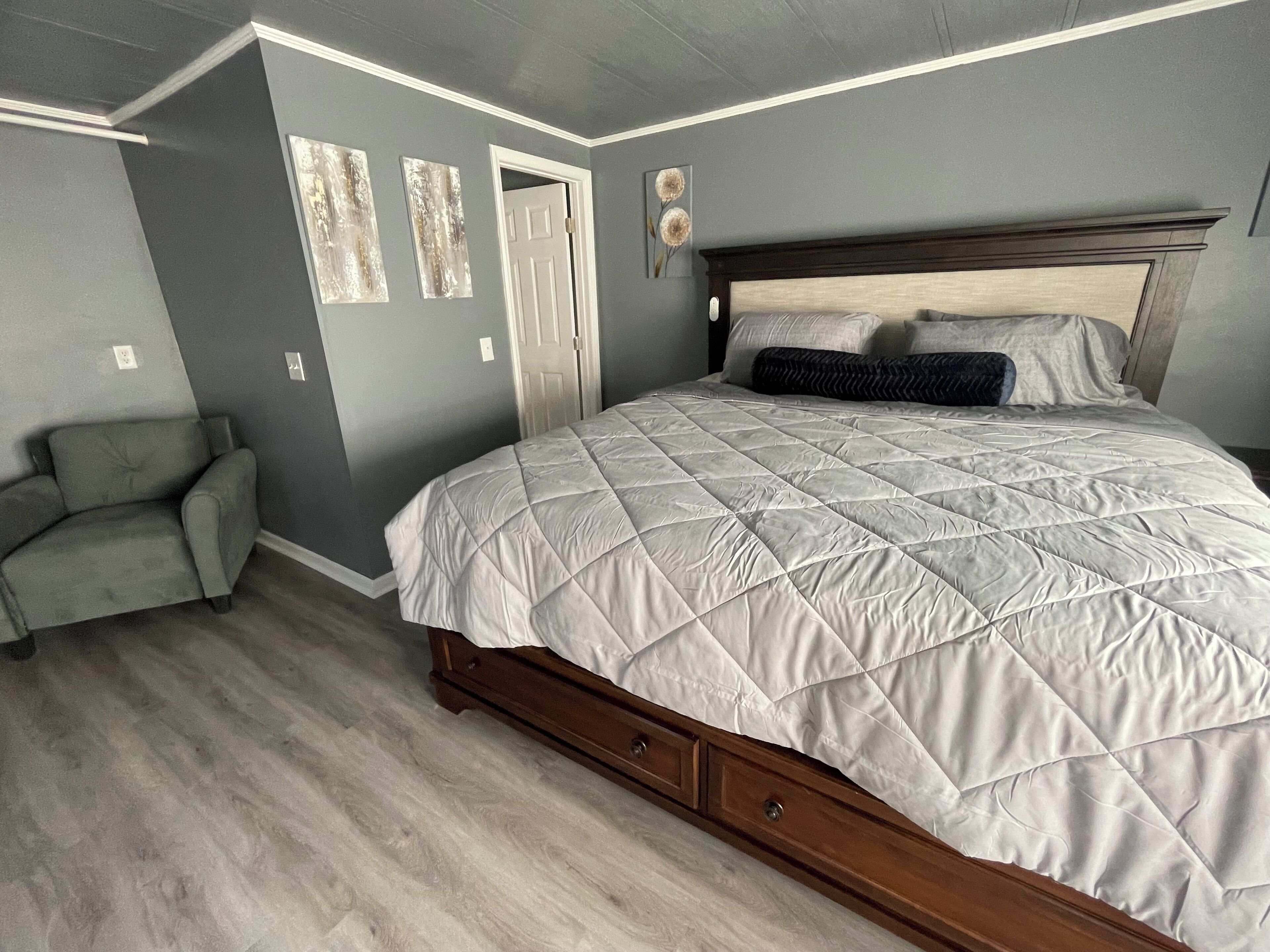 2 habitaciones, tabla de planchar con plancha, internet y ropa de cama 