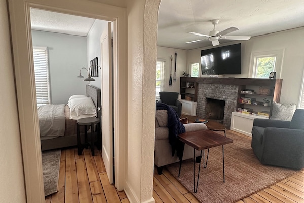 4 dormitoris, planxa i posts de planxar, Internet i roba de llit