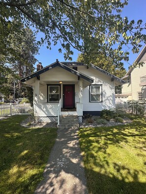 Exterior - NEW! Lovely 4 Bedroom Garden Cottage Downtown Coeur d'Alene. Walk to everything! (Coeur d'Alene)