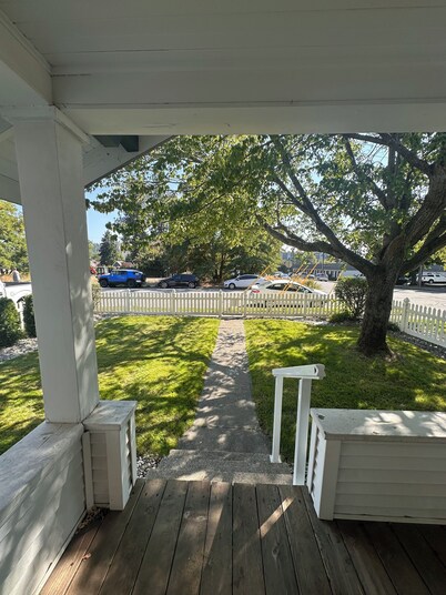 NEW! Lovely 4 Bedroom Garden Cottage Downtown Coeur d'Alene. Walk to everything!