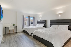 2 chambres, fer et planche à repasser, Wi-Fi, draps fournis