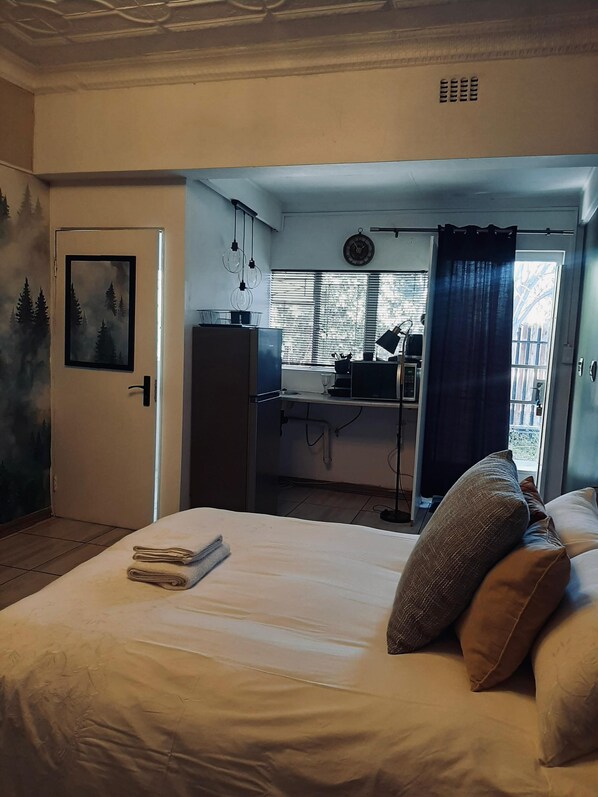1 slaapkamer, een bureau, een strijkplank/strijkijzer, gratis wifi