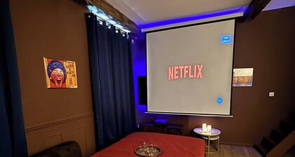 Visit Jazz in the heart of Vienna, with a video projector just like at the movies! Hypercentre