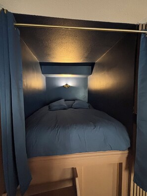 Bügeleisen/Bügelbrett, Reisekinderbett, kostenloses WLAN, Bettwäsche