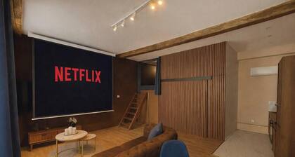 Visit Jazz in the heart of Vienna, with a video projector just like at the movies! Hypercentre