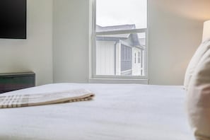1 bedroom, desk, iron/ironing board, WiFi