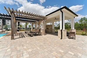 Outdoor dining - Landing | Beautiful 1BD, Gym, Clubhouse (Fort Myers)
