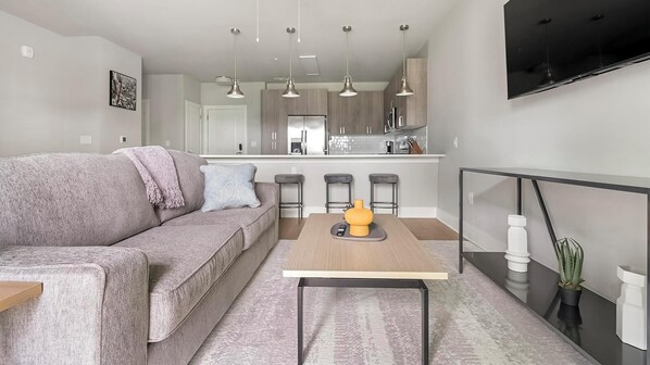 Smart TV - Landing | Beautiful 1BD, Gym, Clubhouse (Fort Myers)