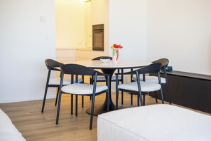 Dining - Melbourne 05.03 + G* (Sint Idesbald)